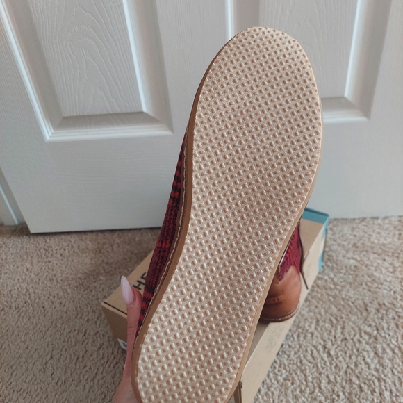 Toms - Picture 5 of 5